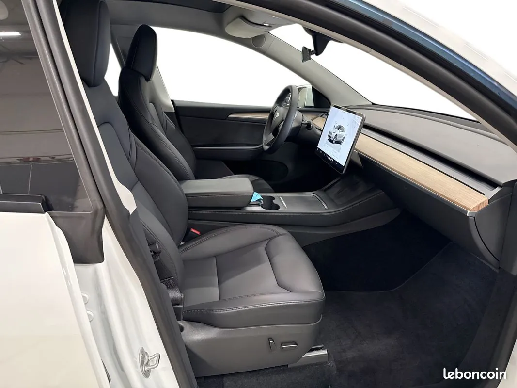 Tesla Model Y 2024 photo 4