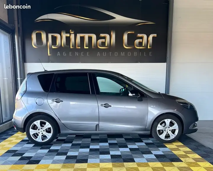 Renault Scenic 2012 photo 2