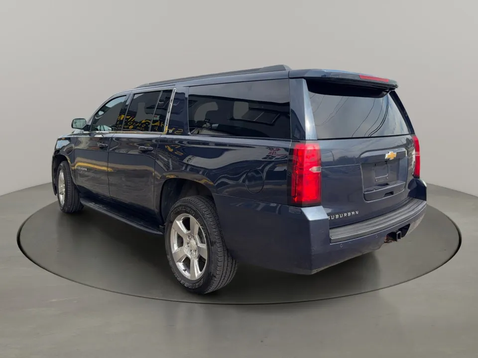 Chevrolet Suburban 2017 photo 3