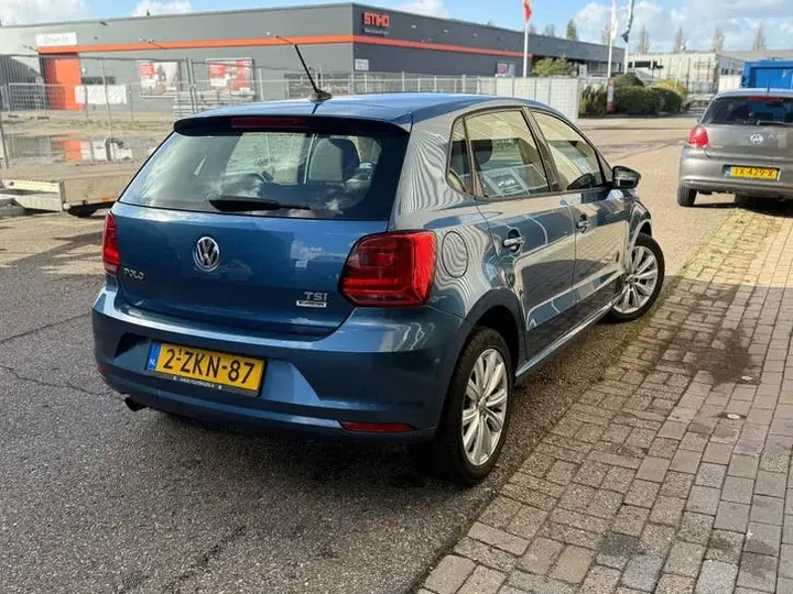 Volkswagen Polo 2015 photo 2