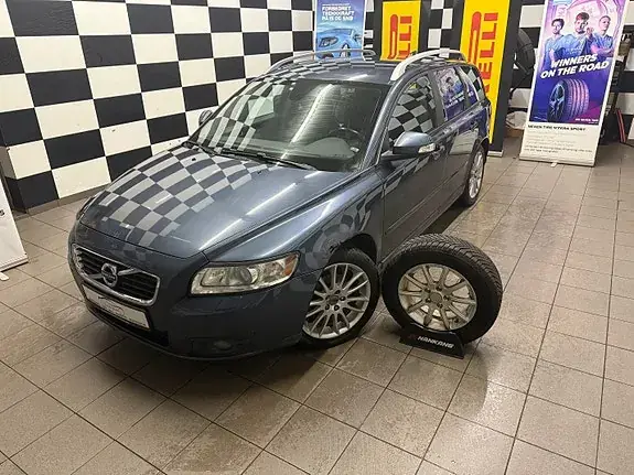 Volvo V50 2011 photo 2