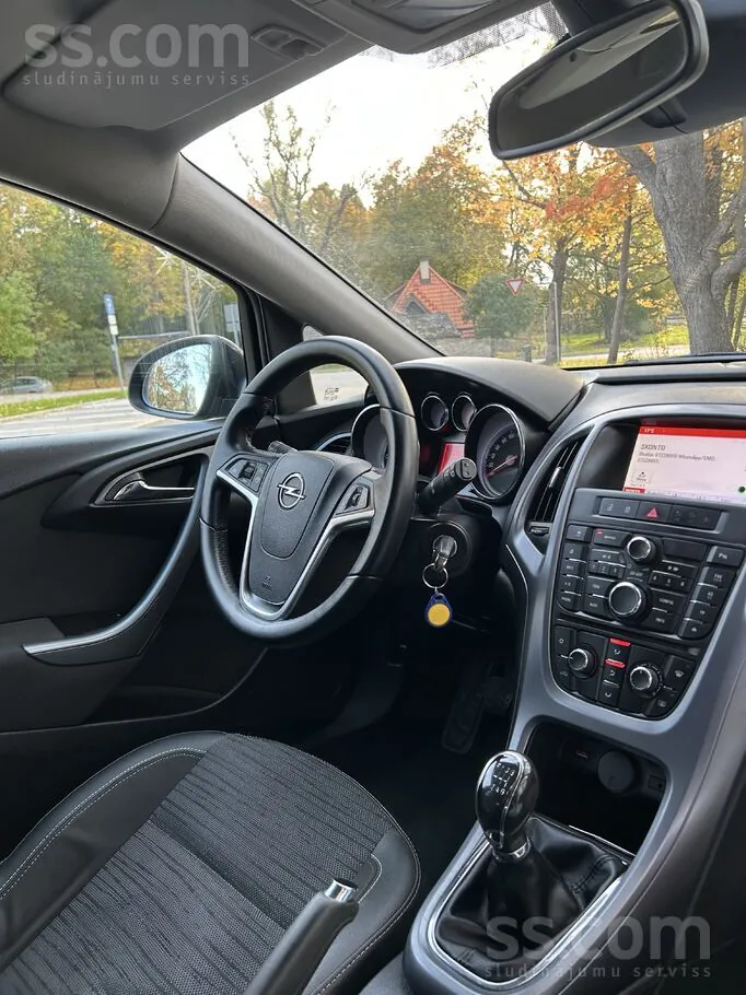 Opel Astra 2014 photo 3