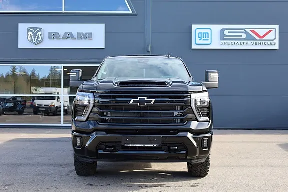 Chevrolet Silverado 2026 photo 2