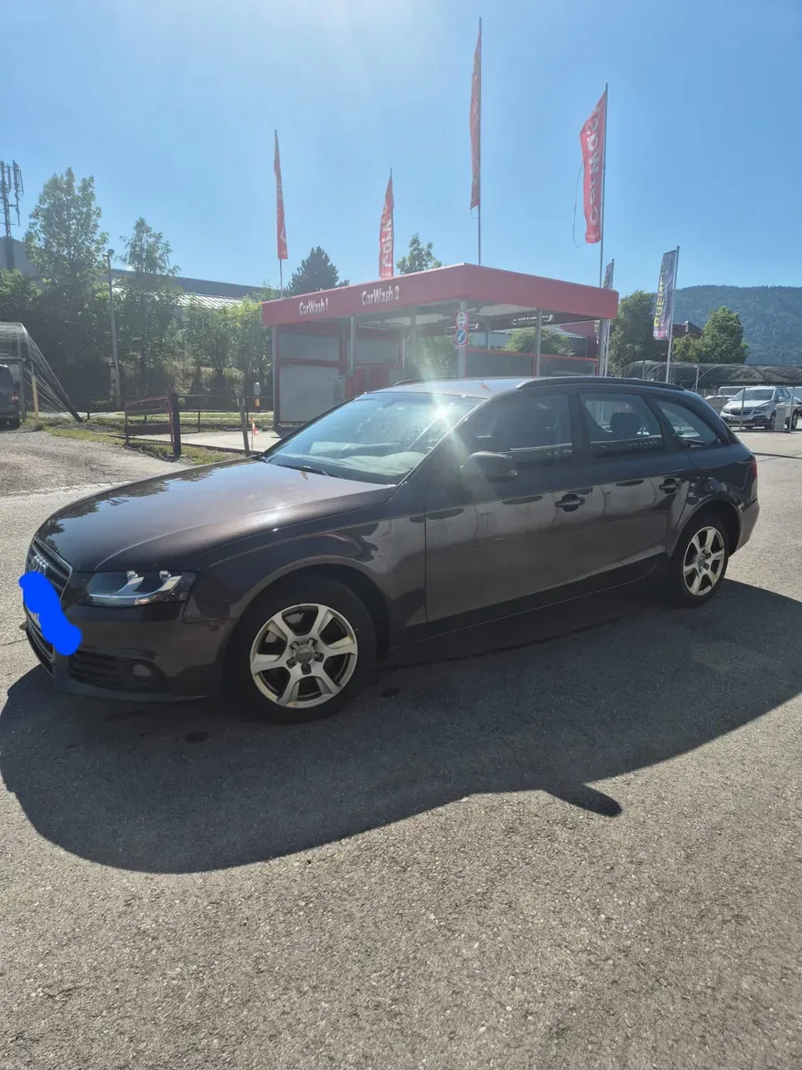 Audi A4 2011 photo 2