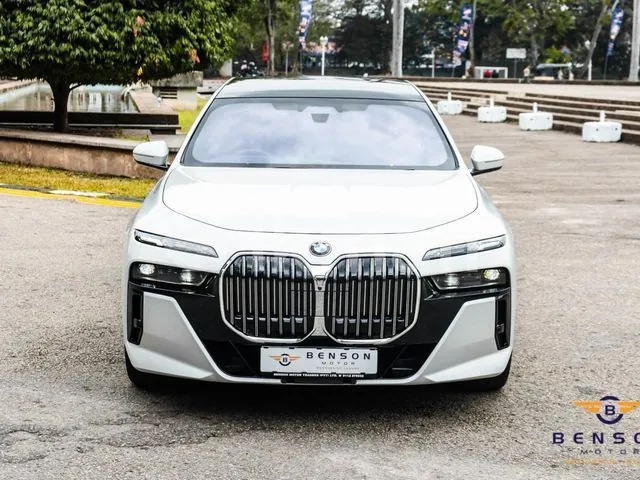 BMW 740I 2024 photo 2