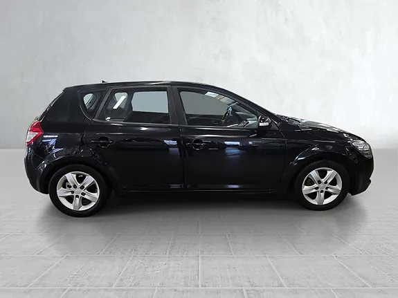 Kia Ceed 2010 photo 2