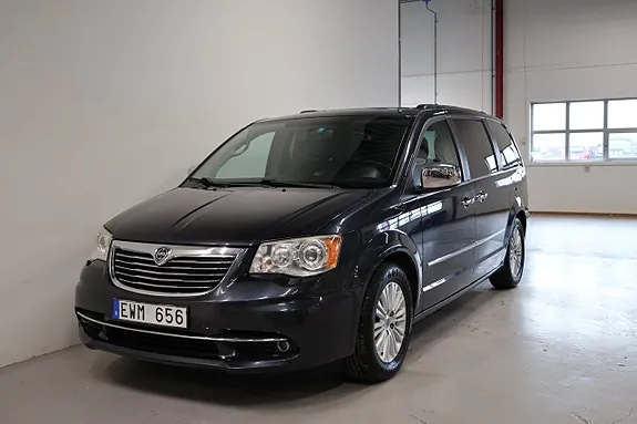 Lancia Voyager 2013 photo 2