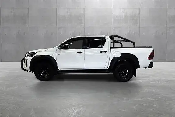 Toyota Hilux 2023 photo 2