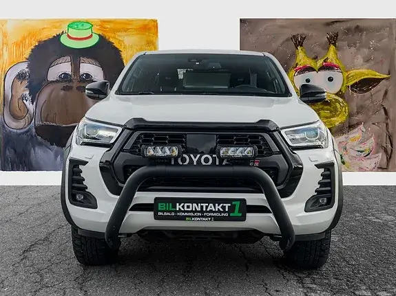 Toyota Hilux 2023 photo 2