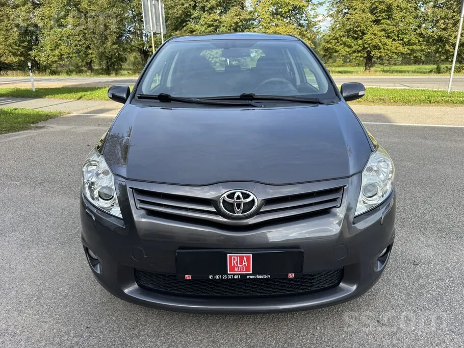 Toyota Auris 2010 photo 3