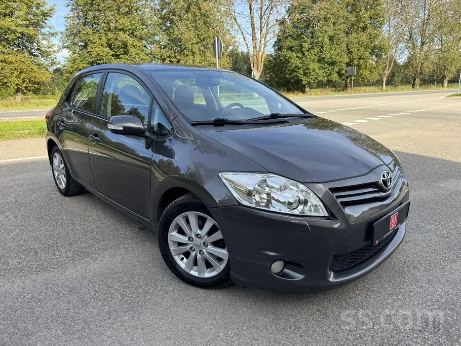 Toyota Auris 2010 photo 2