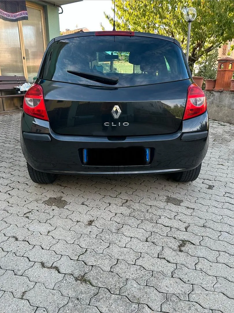 Renault Clio 2007 photo 2