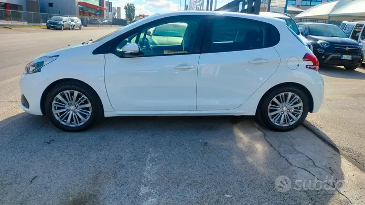 Peugeot 208 2017 photo 3
