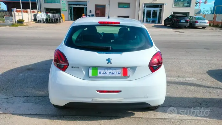 Peugeot 208 2017 photo 5