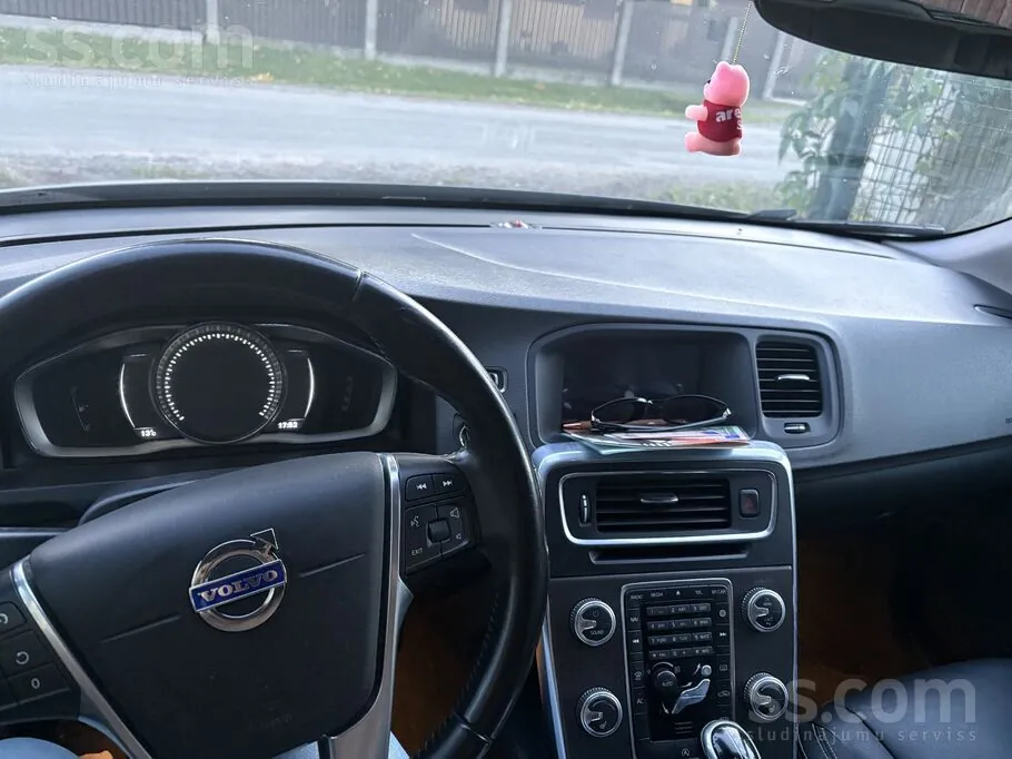 Volvo V60 2015 photo 4