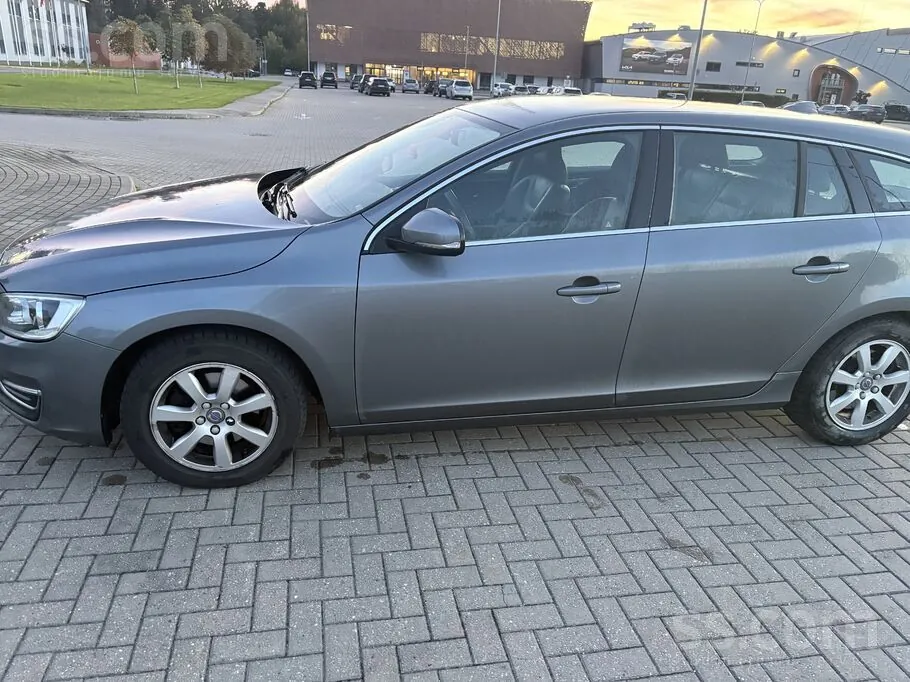 Volvo V60 2015 photo 2