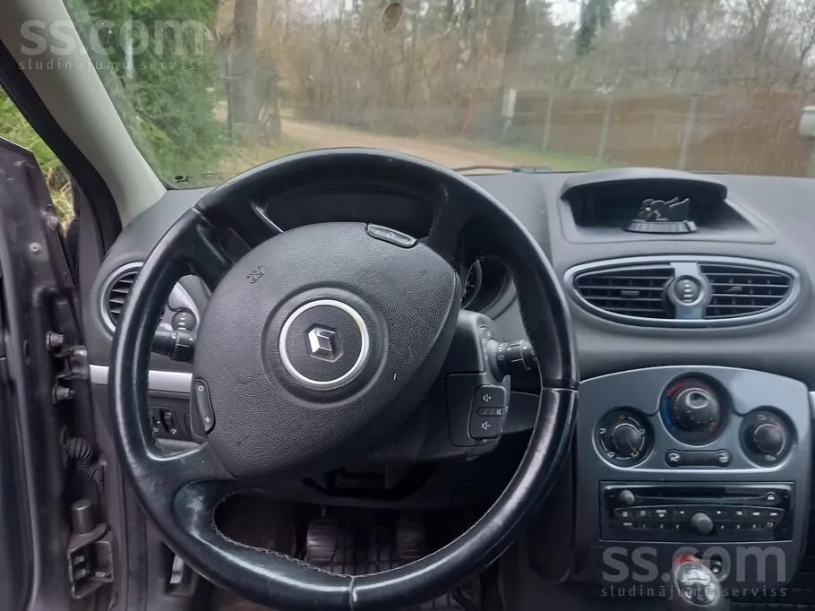 Renault Clio 2010 photo 4