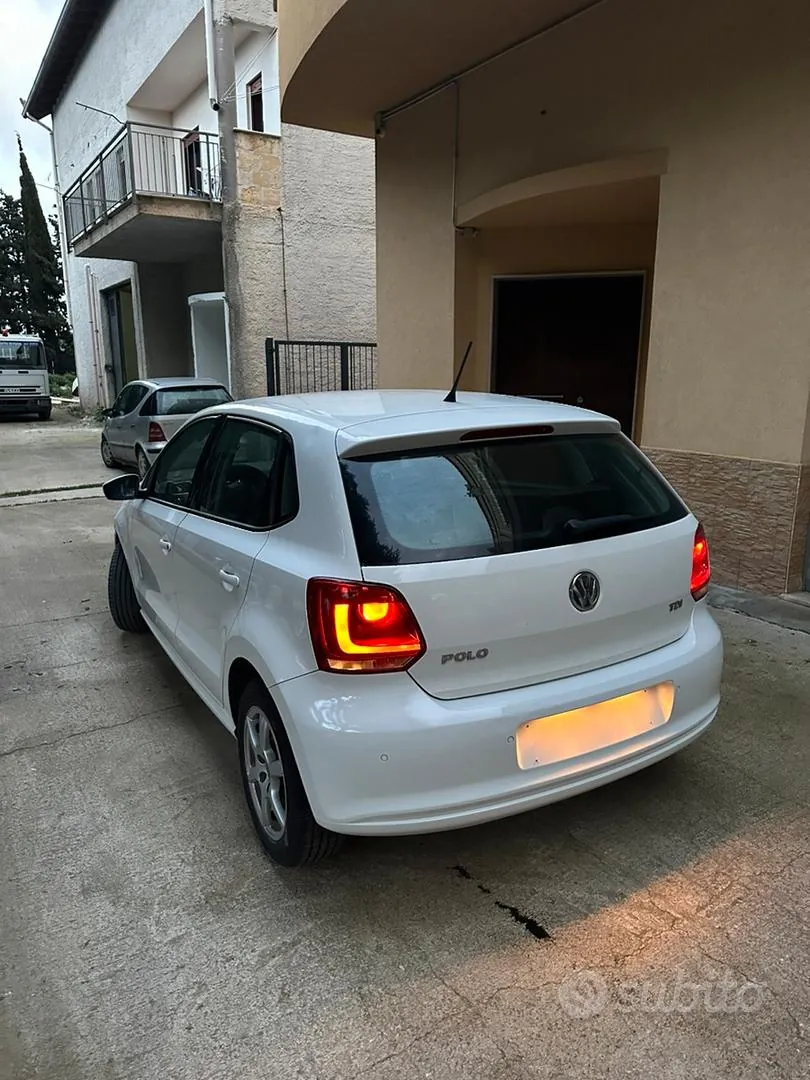 Volkswagen Polo 2011 photo 2