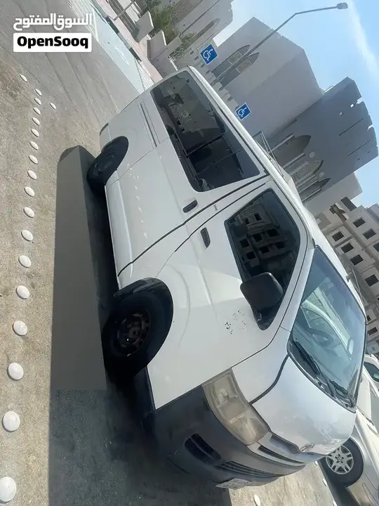 Toyota Hiace 2009 photo 2