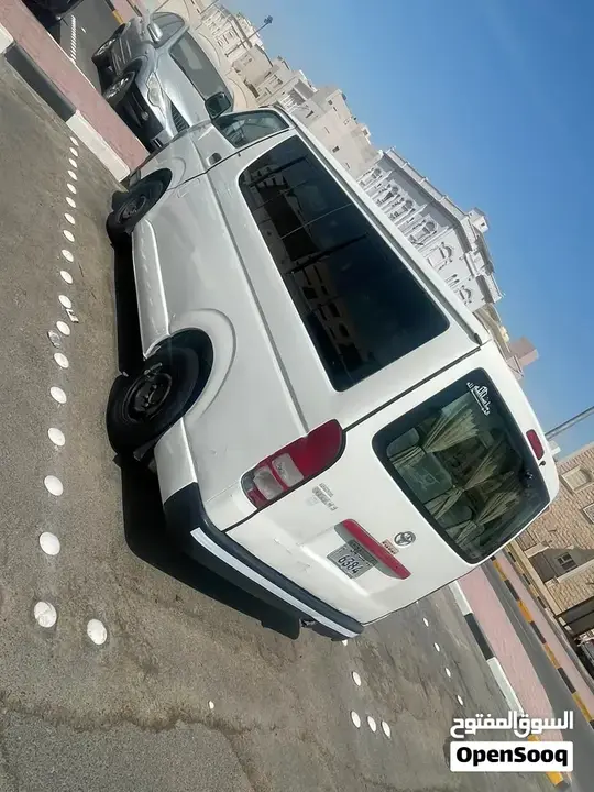 Toyota Hiace 2009 photo 4