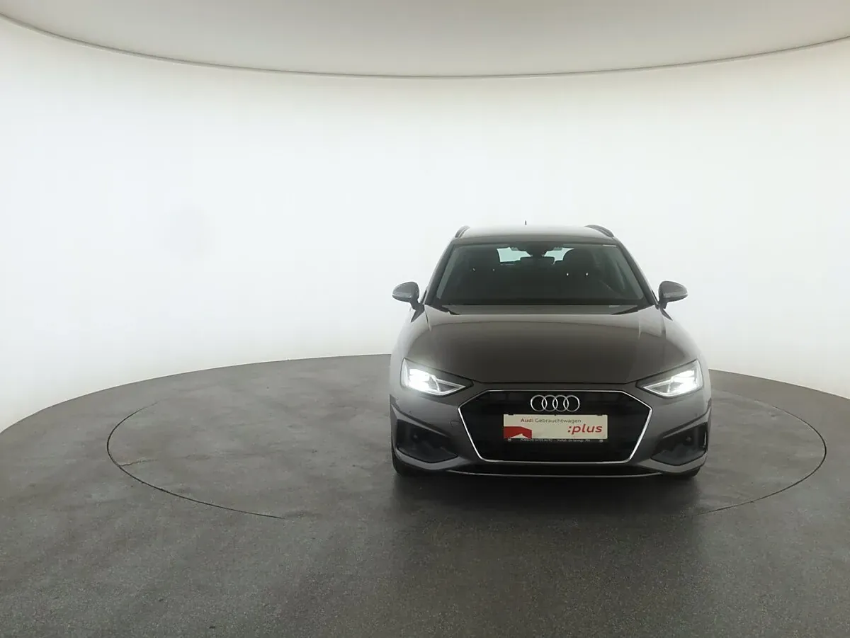 Audi A4 2022 photo 2