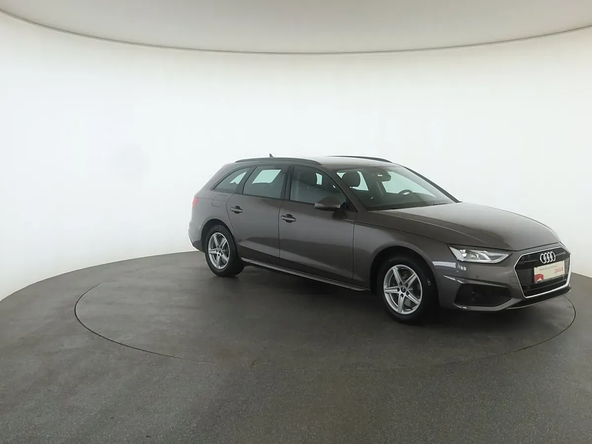 Audi A4 2022 photo 3
