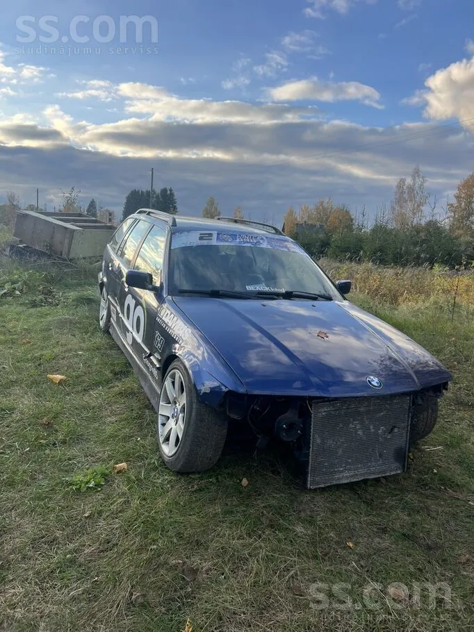 BMW 318 1999 photo 2
