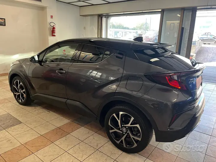 Toyota C-Hr 2020 photo 2
