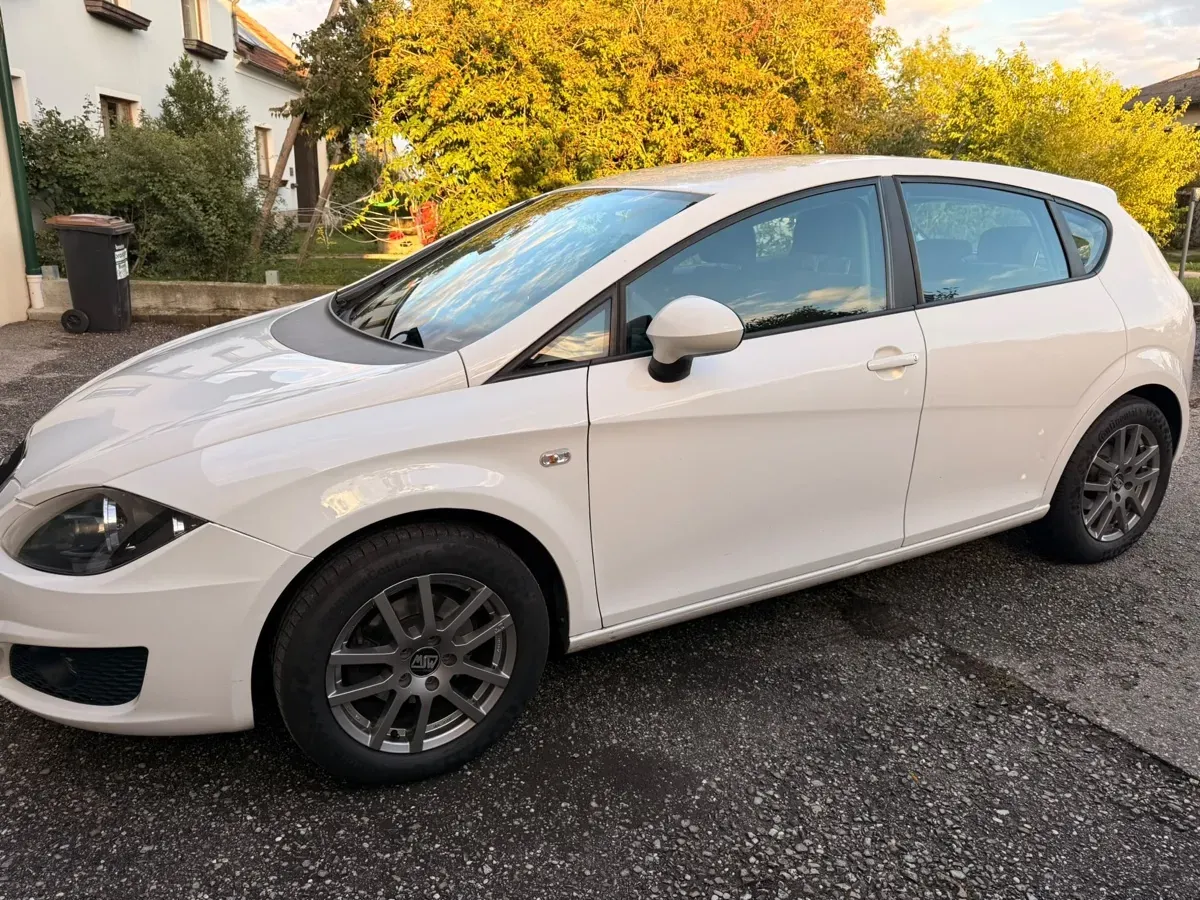 Seat Leon 2010 photo 3
