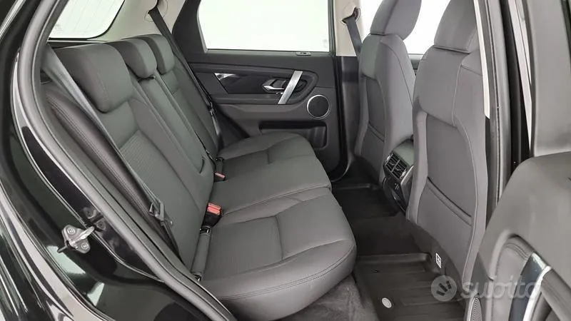 Land Rover Discovery Sport 2021 photo 2