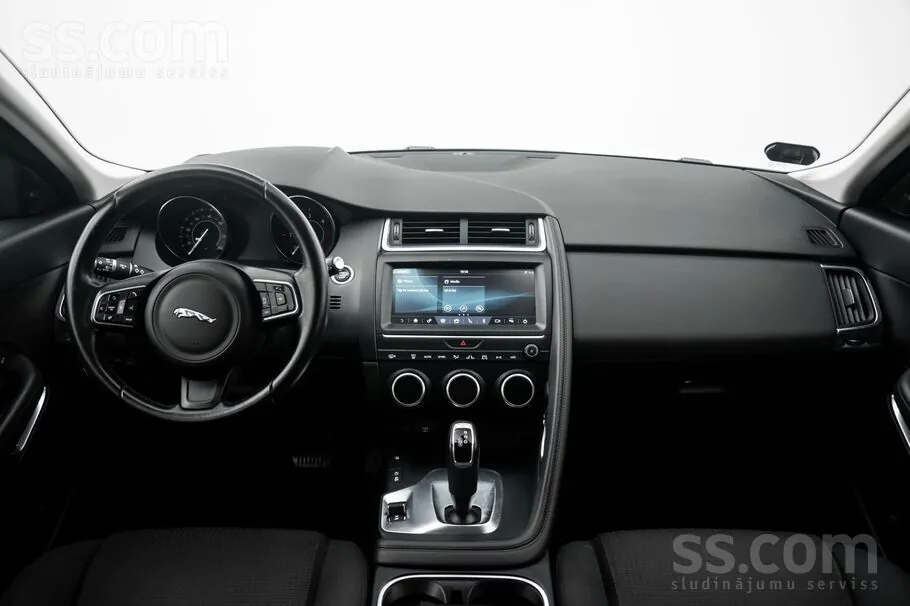 Jaguar E-Pace 2019 photo 2