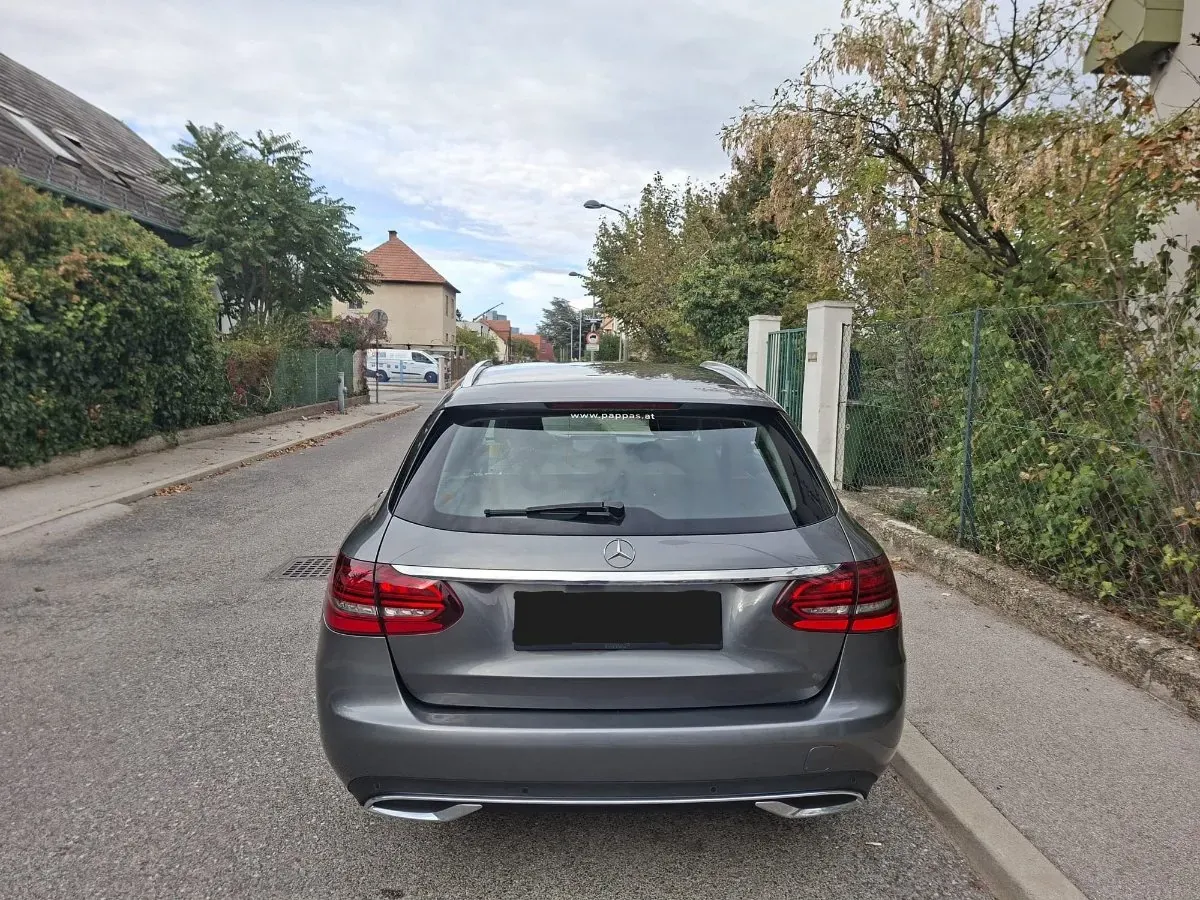 Mercedes-Benz C-Class 2018 photo 2