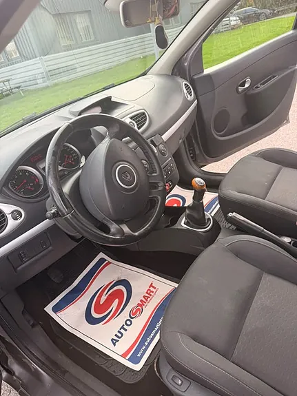 Renault Clio 2010 photo 3
