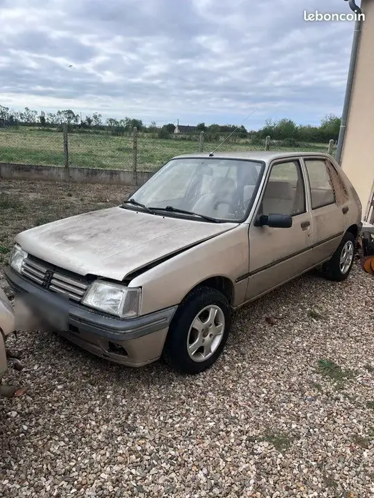 Peugeot 205