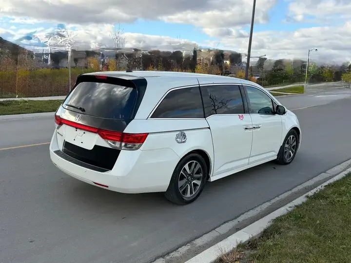 Honda Odyssey 2014 photo 3