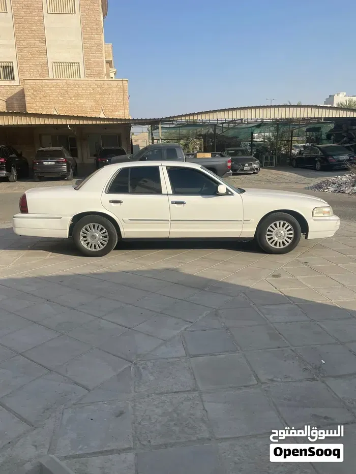 Ford Crown Victoria 2007 photo 2