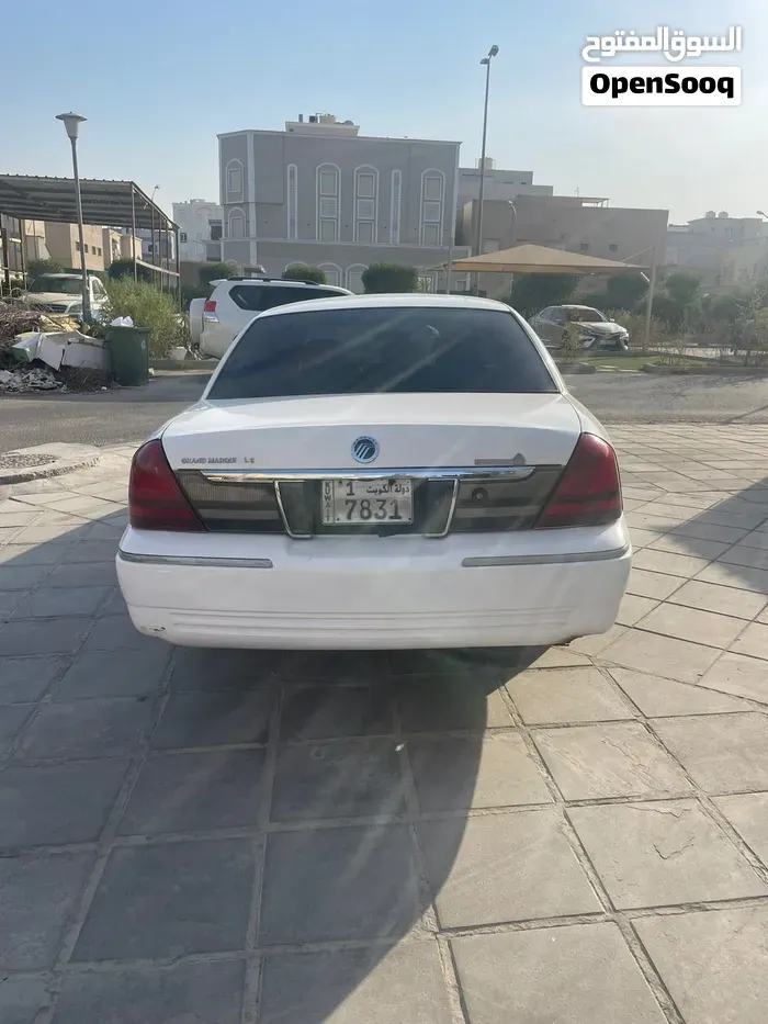 Ford Crown Victoria 2007 photo 4