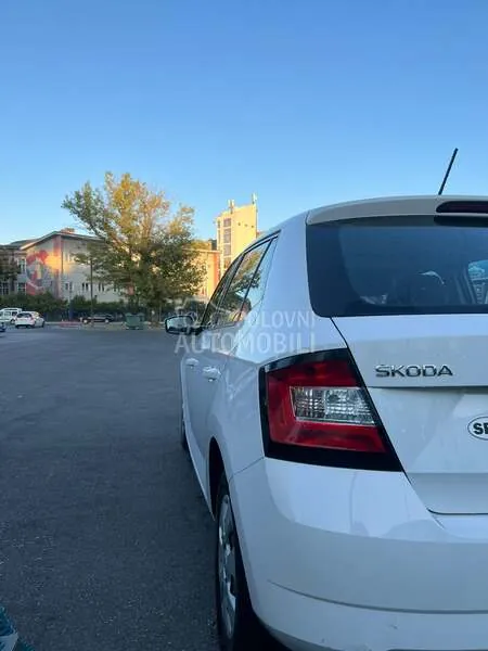 Skoda Fabia 2015 photo 3