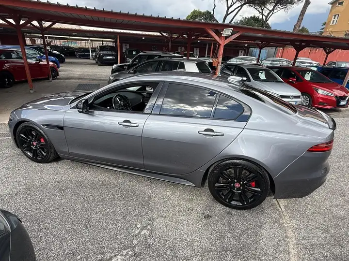 Jaguar Xe 2022 photo 5