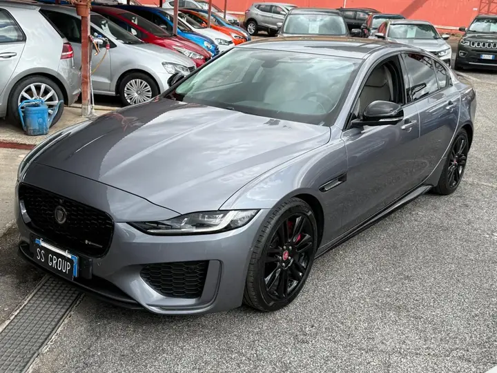 Jaguar Xe 2022 photo 4