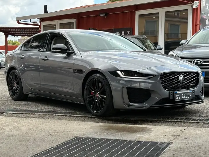 Jaguar Xe 2022 photo 3