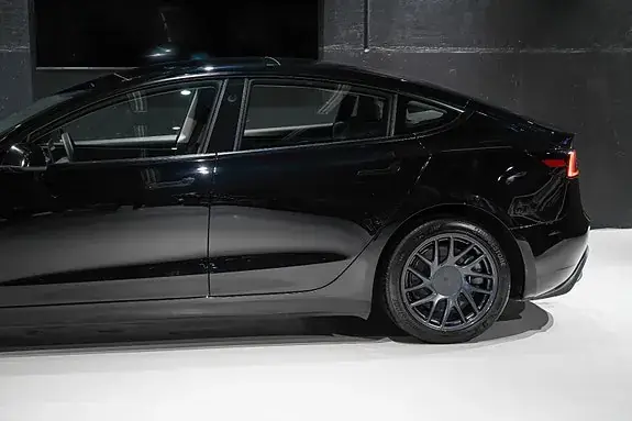 Tesla Model 3 2024 photo 5