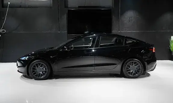 Tesla Model 3 2024 photo 3