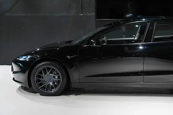 Tesla Model 3 2024 photo 4