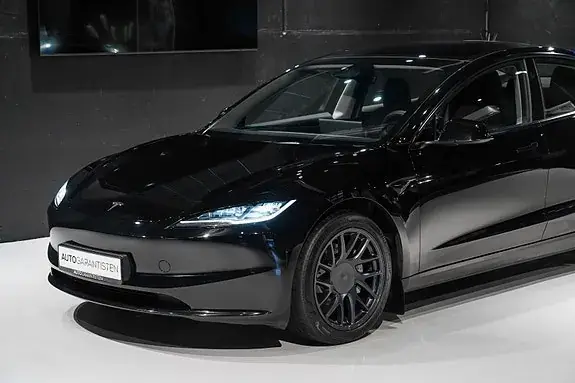 Tesla Model 3 2024 photo 2