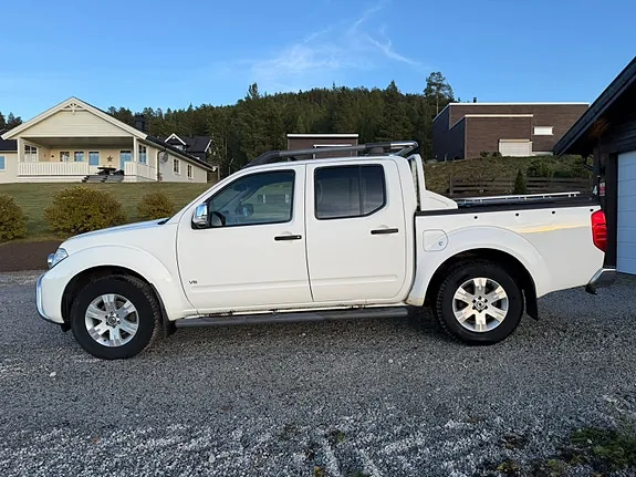 Nissan Navara 2012 photo 2