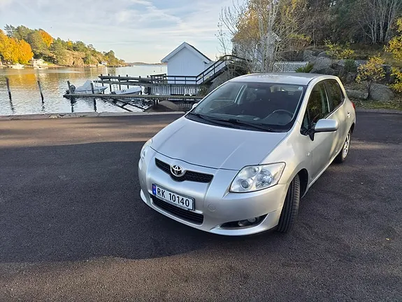 Toyota Auris 2008 photo 2