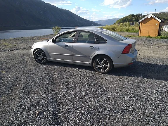 Volvo S40 2012 photo 2