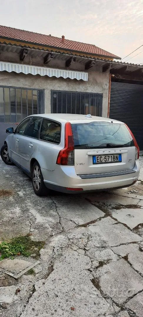 Volvo V50 2010 photo 4