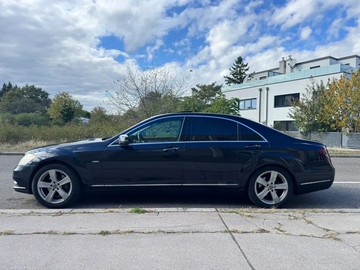 Mercedes-Benz S-Class 2012 photo 2